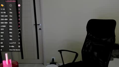 Snapshot of nikoll_s chatting on September 18, 2:57 am online show from September 18, 2:57 am