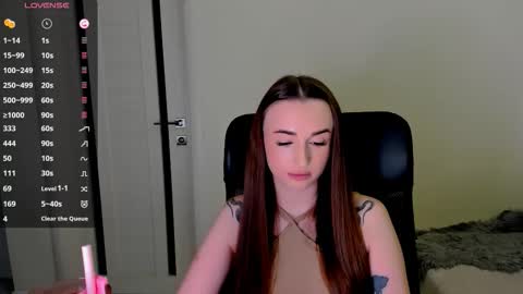 Snapshot of nikoll_s chatting on November 28, 4:48 am online show from November 28, 4:48 am