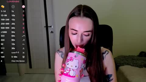 Snapshot of nikoll_s chatting on December 2, 2:06 am online show from December 2, 2:06 am