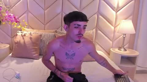 Snapshot of nikostone chatting on November 13, 1:26 am Niko Stone online show from November 13, 1:26 am