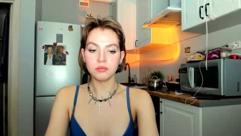 Snapshot of niky_jess chatting on March 2, 6:19 pm Veronica online show from March 2, 6:19 pm