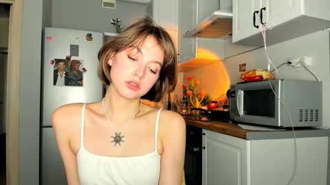 Snapshot of niky_jess chatting on March 9, 9:24 am Veronica online show from March 9, 9:24 am