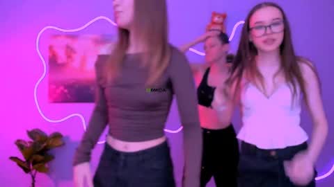 nila_eclipse online show from April 2, 8:45 am