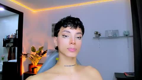 Snapshot of nilam217 chatting on October 18, 9:59 pm Nilam online show from October 18, 9:59 pm