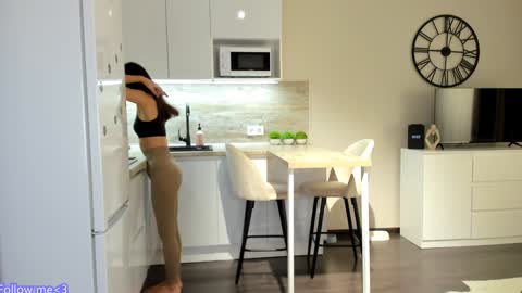 Bella online show from December 31, 12:00 am