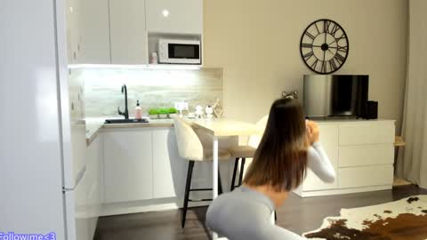 Bella online show from January 28, 4:52 pm