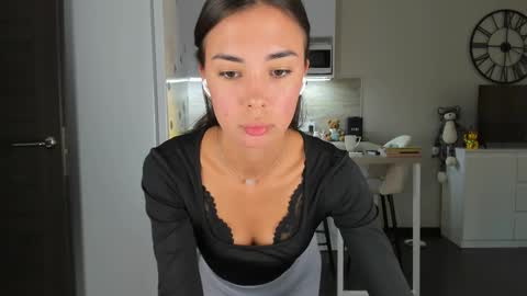 Bella online show from September 8, 3:44 pm