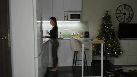 Snapshot of nilliluv chatting on December 20, 1:12 am Bella online show from December 20, 1:12 am