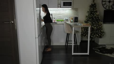 Snapshot of nilliluv chatting on January 16, 8:46 pm Bella online show from January 16, 8:46 pm