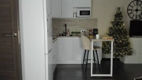 Snapshot of nilliluv chatting on January 19, 6:17 am Bella online show from January 19, 6:17 am