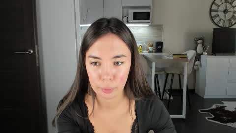 Snapshot of nilliluv chatting on February 1, 9:52 am Bella online show from February 1, 9:52 am