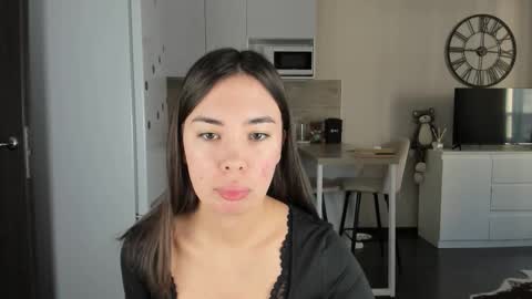 Snapshot of nilliluv chatting on February 3, 11:48 am Bella online show from February 3, 11:48 am