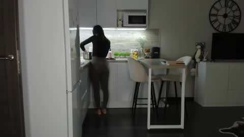 Snapshot of nilliluv chatting on February 6, 7:39 pm Bella online show from February 6, 7:39 pm