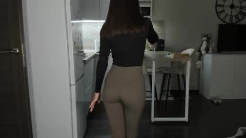 Snapshot of nilliluv chatting on February 8, 4:43 pm Bella online show from February 8, 4:43 pm