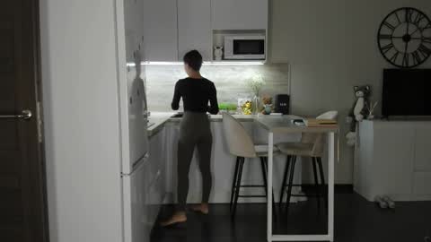 Snapshot of nilliluv chatting on February 14, 2:52 am Bella online show from February 14, 2:52 am