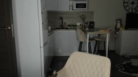 Snapshot of nilliluv chatting on February 21, 12:55 am Bella online show from February 21, 12:55 am