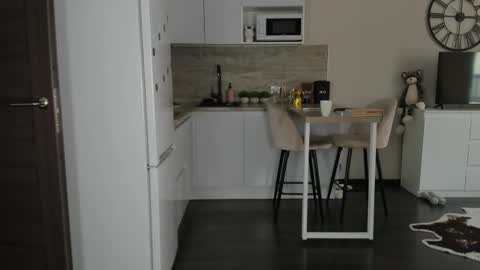 Snapshot of nilliluv chatting on February 24, 10:46 am Bella online show from February 24, 10:46 am