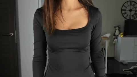 Snapshot of nilliluv chatting on February 27, 7:52 am Bella online show from February 27, 7:52 am