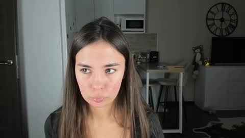 Snapshot of nilliluv chatting on March 4, 4:24 pm Bella online show from March 4, 4:24 pm