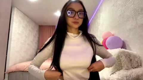 Snapshot of nilsamazuo chatting on November 21, 5:22 pm Margot online show from November 21, 5:22 pm