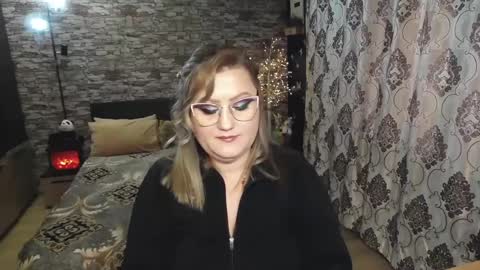 Snapshot of nimphoteasex chatting on December 9, 11:47 am Blonde Nimpho online show from December 9, 11:47 am