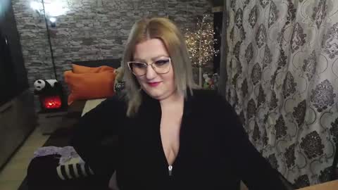 Snapshot of nimphoteasex chatting on January 14, 8:52 am Blonde Nimpho online show from January 14, 8:52 am