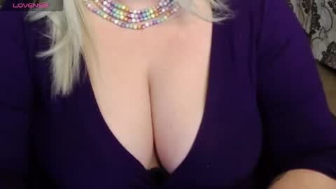 Snapshot of nimphoteasex chatting on October 7, 8:00 am Blonde Nimpho online show from October 7, 8:00 am