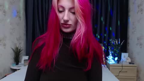 Snapshot of nina_b1um chatting on November 6, 6:14 am Nina online show from November 6, 6:14 am