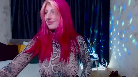 Snapshot of nina_b1um chatting on November 10, 6:23 am Nina online show from November 10, 6:23 am