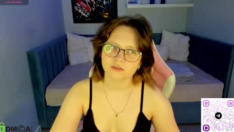 nina lunaa online show from October 7, 1:14 am