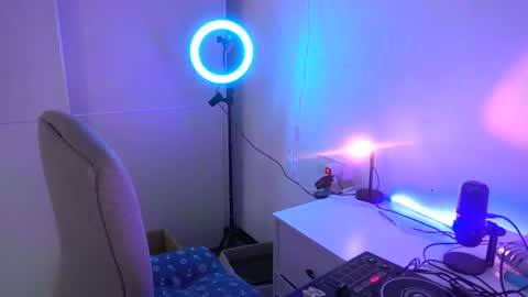 nina_princesa online show from February 5, 2:00 pm