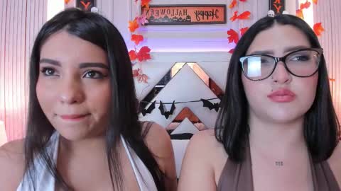 Snapshot of ninablooms01 chatting on October 25, 11:32 pm Nina online show from October 25, 11:32 pm