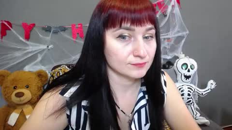 ninaflawlees online show from October 24, 11:50 am