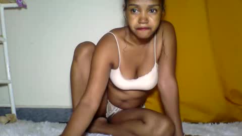 ninah_rise online show from December 1, 2:05 am