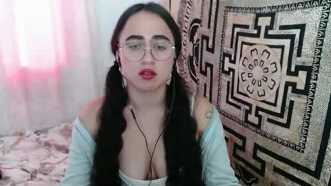 N I N A online show from November 18, 6:01 pm