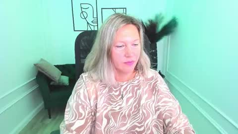 Snapshot of ninastarle chatting on September 12, 4:34 am ninastarle online show from September 12, 4:34 am