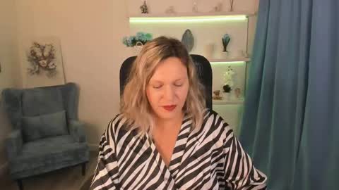 Snapshot of ninastarle chatting on September 20, 5:19 am ninastarle online show from September 20, 5:19 am