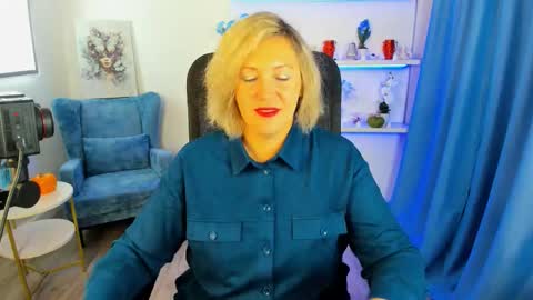 Snapshot of ninastarle chatting on October 18, 4:48 am ninastarle online show from October 18, 4:48 am