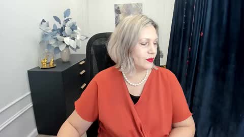 Snapshot of ninastarle chatting on November 22, 5:06 am ninastarle online show from November 22, 5:06 am