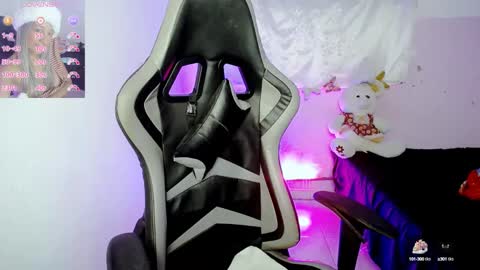 ninatinydoll1 online show from March 10, 10:59 am