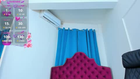 nina dee online show from October 28, 4:49 am