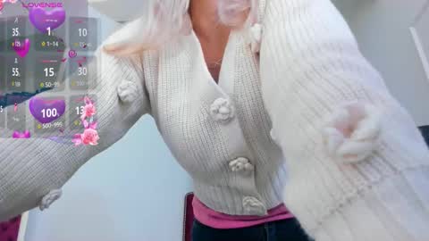 nina dee online show from November 18, 4:28 am