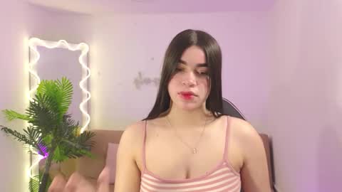 Snapshot of ninna_tay chatting on November 28, 7:38 pm Ninnaaaa online show from November 28, 7:38 pm
