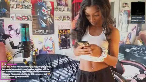 Snapshot of niviawolfe chatting on December 4, 5:11 pm NIVIA WOLFE online show from December 4, 5:11 pm