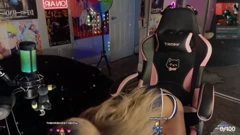 Snapshot of niviawolfe chatting on December 9, 12:19 pm NIVIA WOLFE online show from December 9, 12:19 pm