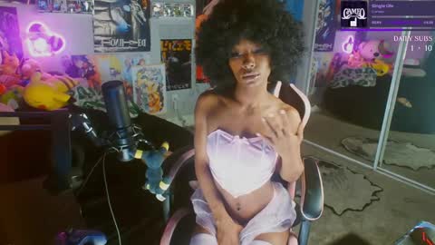 Snapshot of niviawolfe chatting on February 18, 2:16 am NIVIA WOLFE online show from February 18, 2:16 am