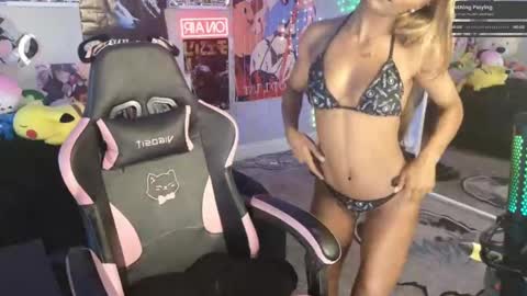 Snapshot of niviawolfe chatting on March 4, 12:39 am NIVIA WOLFE online show from March 4, 12:39 am