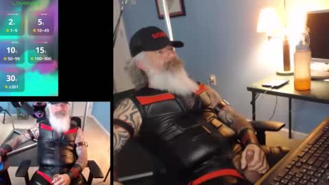 Snapshot of njdbear chatting on December 1, 9:48 pm Don online show from December 1, 9:48 pm
