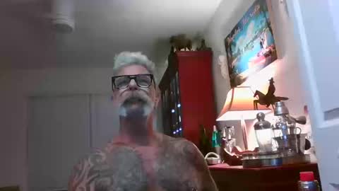 Snapshot of njdbear chatting on October 11, 12:54 am Don online show from October 11, 12:54 am