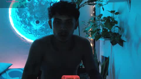 Snapshot of no_face_69 chatting on November 27, 1:18 am x online show from November 27, 1:18 am